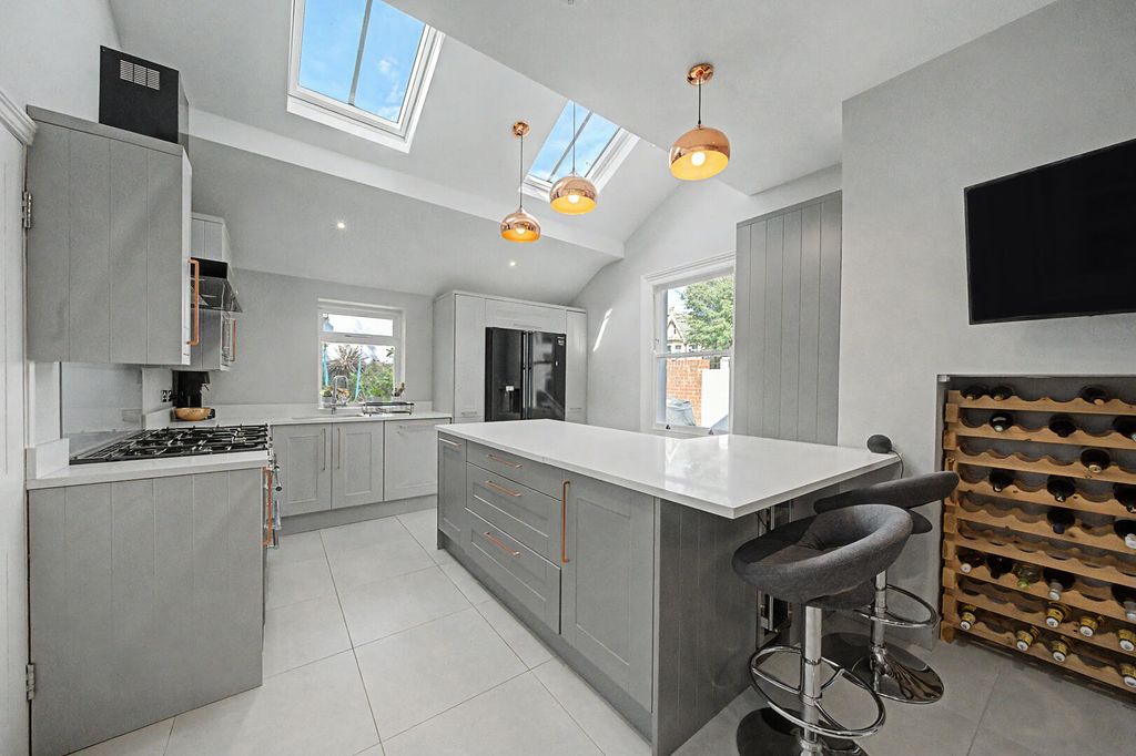Property photo 2 of 27 Kitchen/Breakfast Room