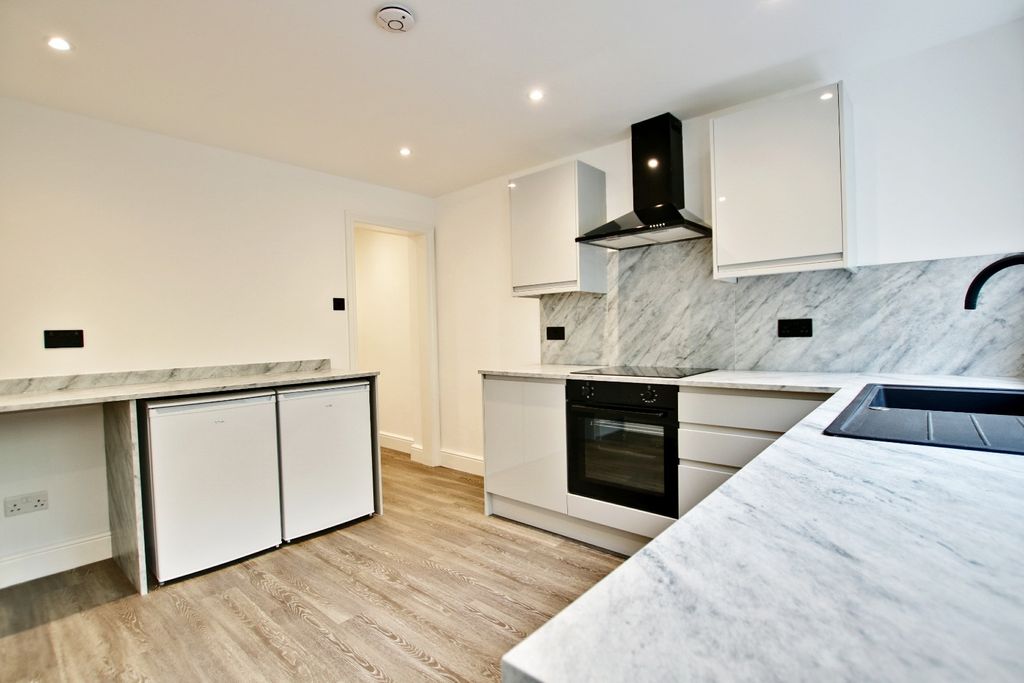 Property photo 3 of 9 2732982