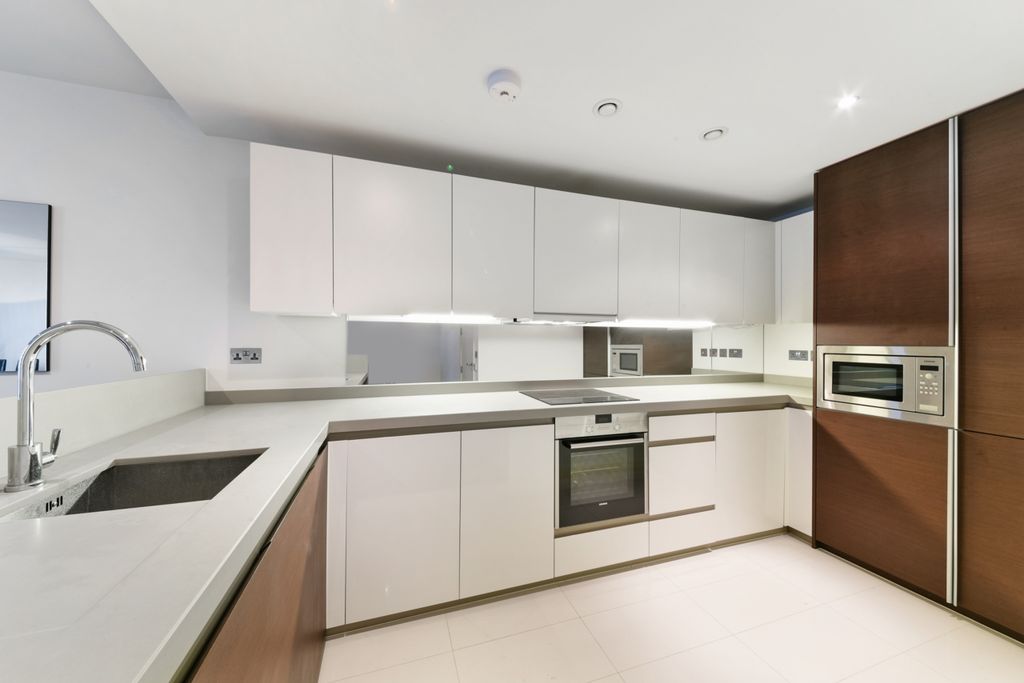 Property photo 3 of 8 Kitchen