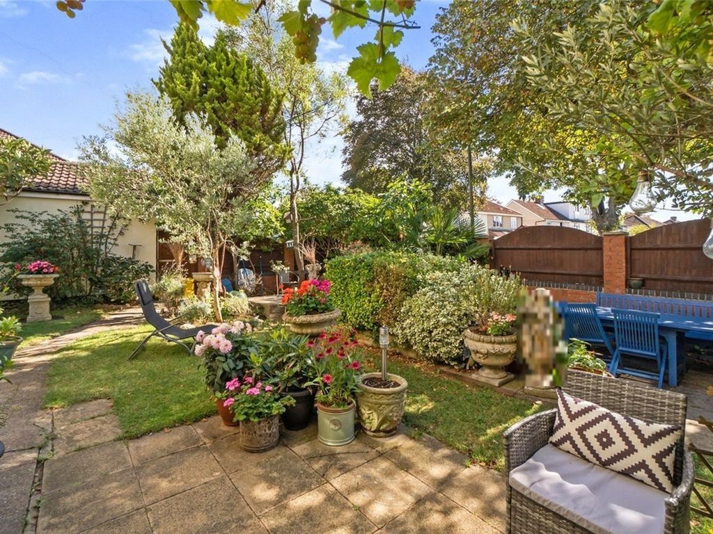 Property photo 1 of 7 Experience Tranquility In This Beautiful Garden Oa...