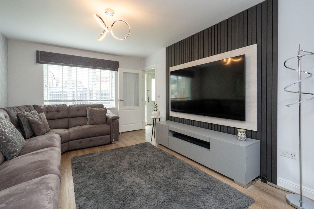Property photo 2 of 42 4477583