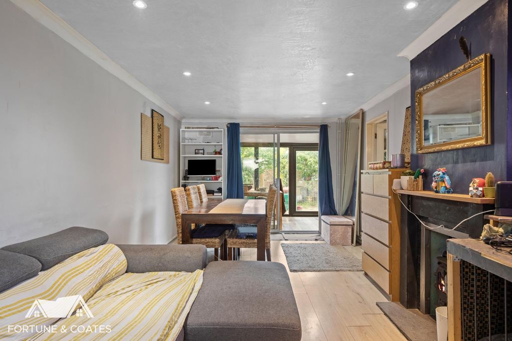 Property photo 2 of 19 Thedowns_13.Jpg