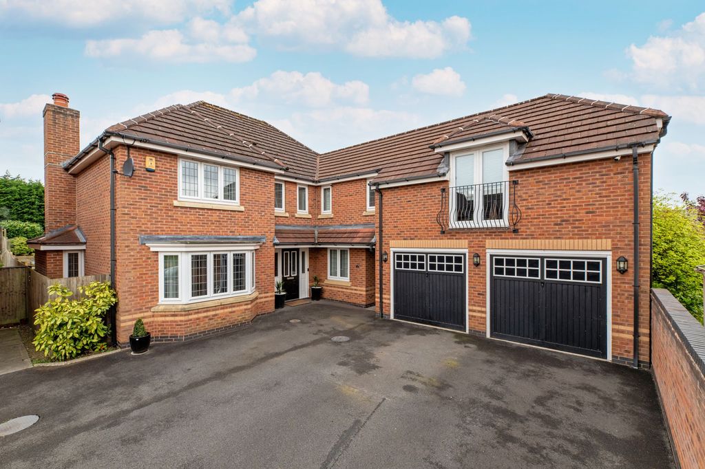 Property photo 1 of 28 Front External