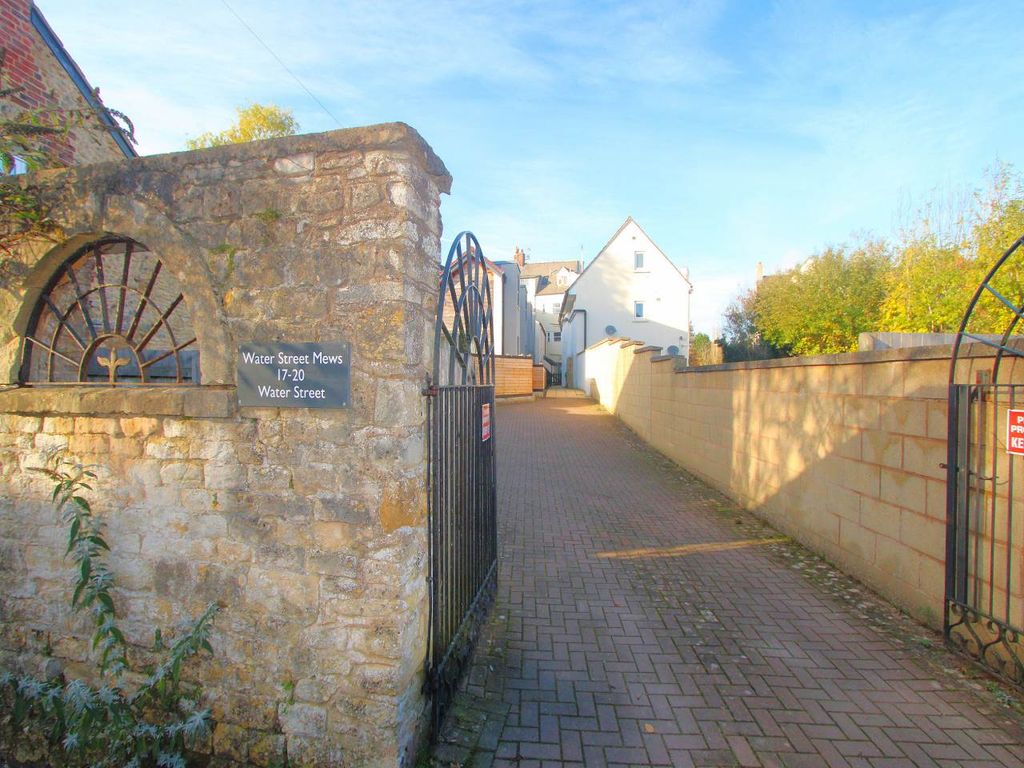 Property photo 3 of 12 Entrance