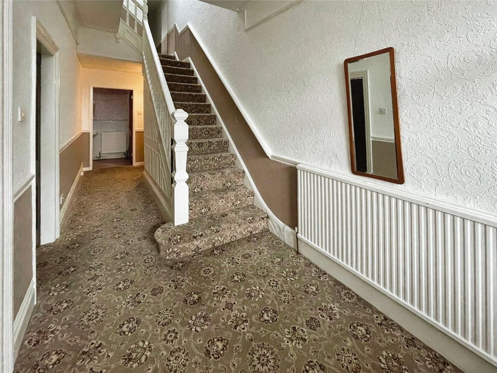 Property photo 2 of 19 Hallway