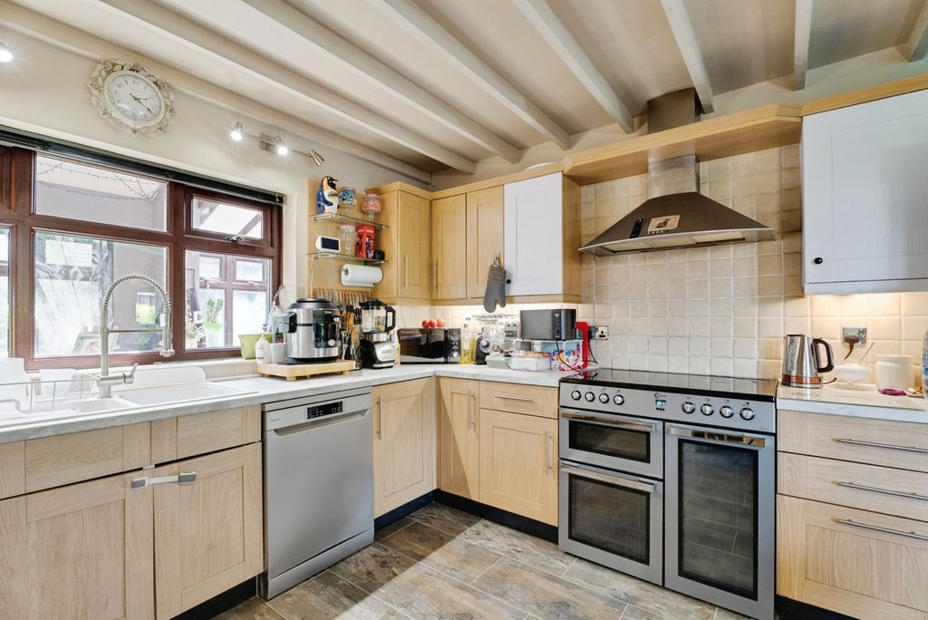 Property photo 3 of 24 Pbox-Img.Jpg
