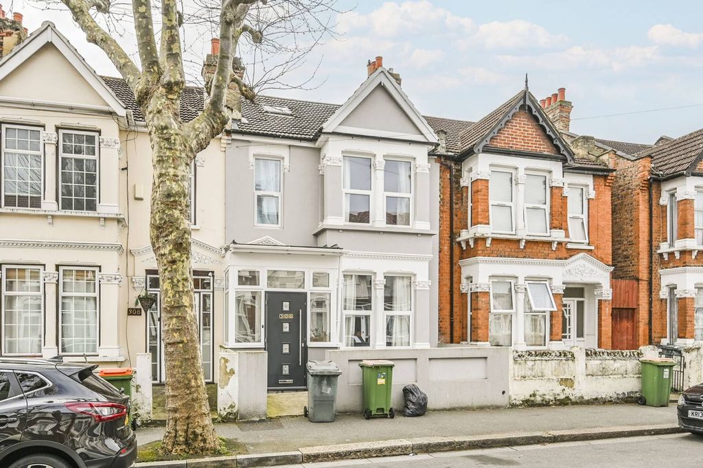 Property photo 1 of 2