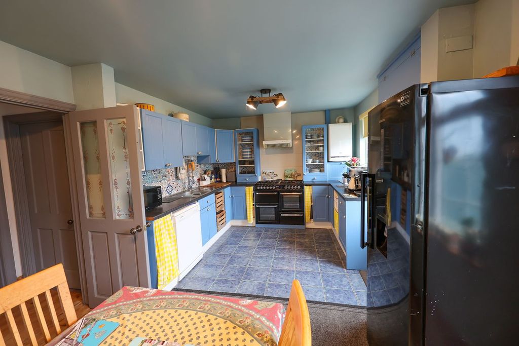 Property photo 3 of 25