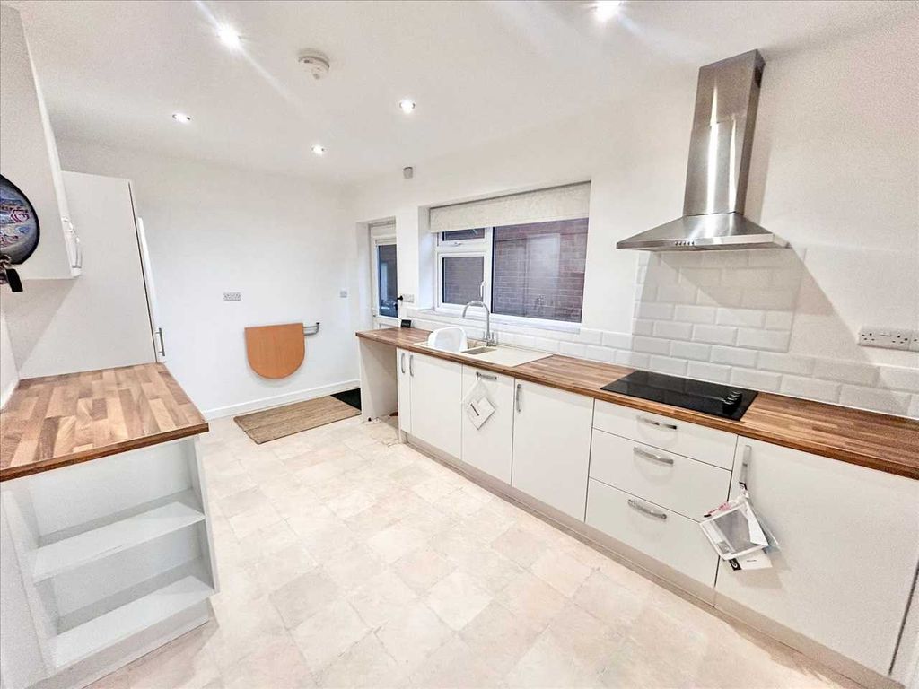 Property photo 3 of 22 Kitchen Diner