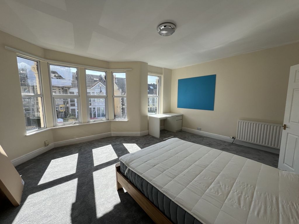 Property photo 2 of 7 Bright And Spacious Master Bedroom With A Large Ba...