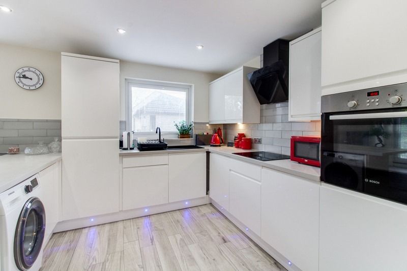 Property photo 3 of 19 4695532