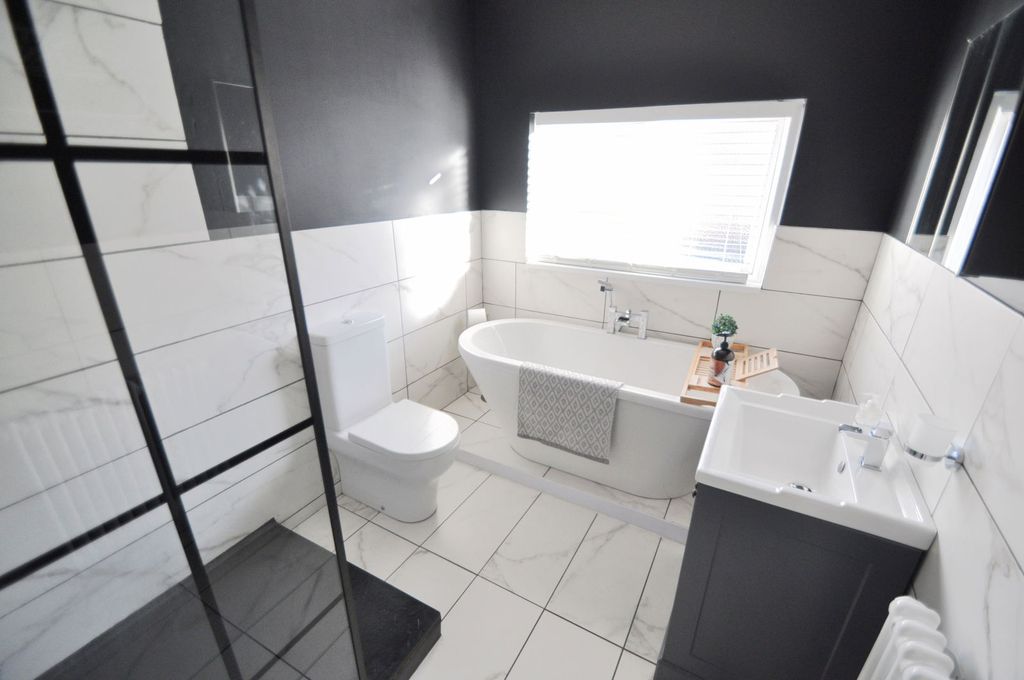 Property photo 3 of 41