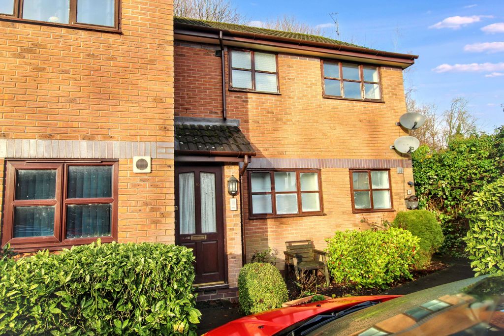 Property photo 1 of 13 16 Bellingham Grove, Hanley, Stoke-On-Trent, Staffordshire, St1 6Ux