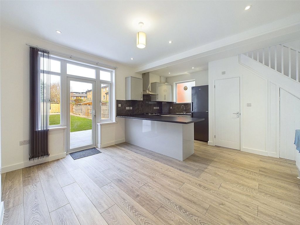 Property photo 3 of 10 Picture 3