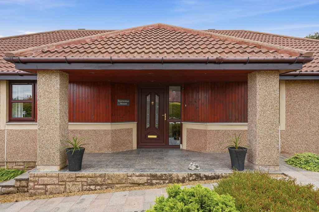 Property photo 1 of 41