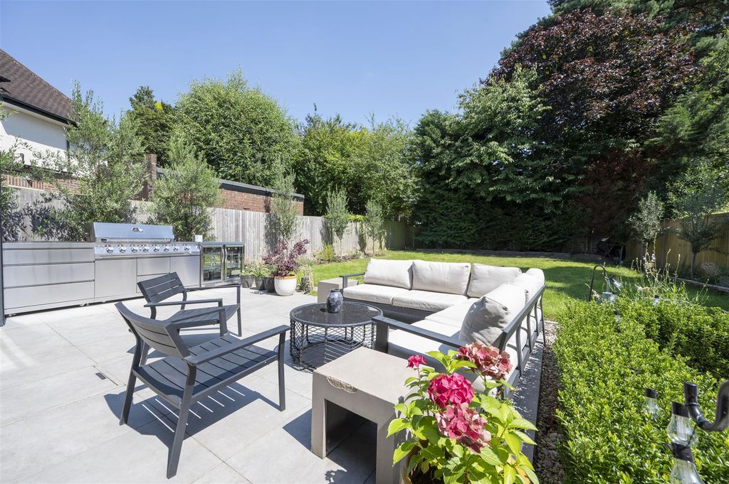 Property photo 3 of 42 17 Burdett Avenue45.Jpg