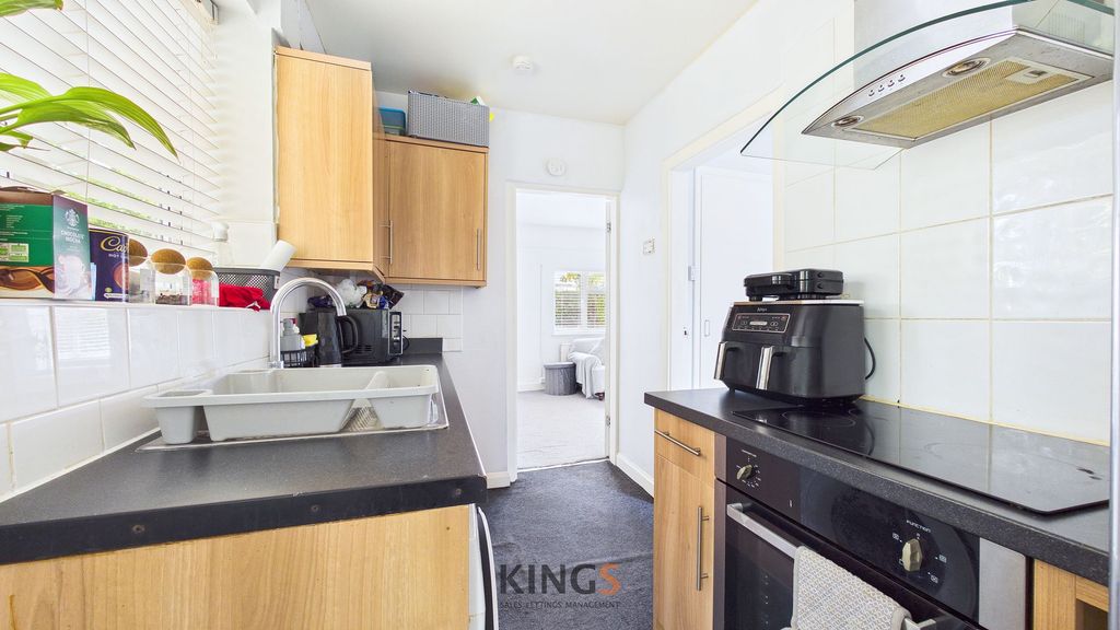 Property photo 3 of 9 Kitchen