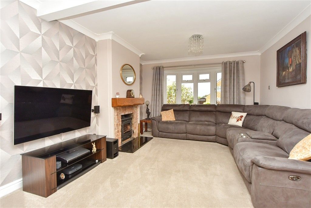 Property photo 1 of 13 Lounge