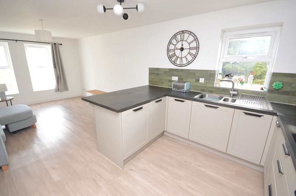 Property photo 2 of 11 Living Space