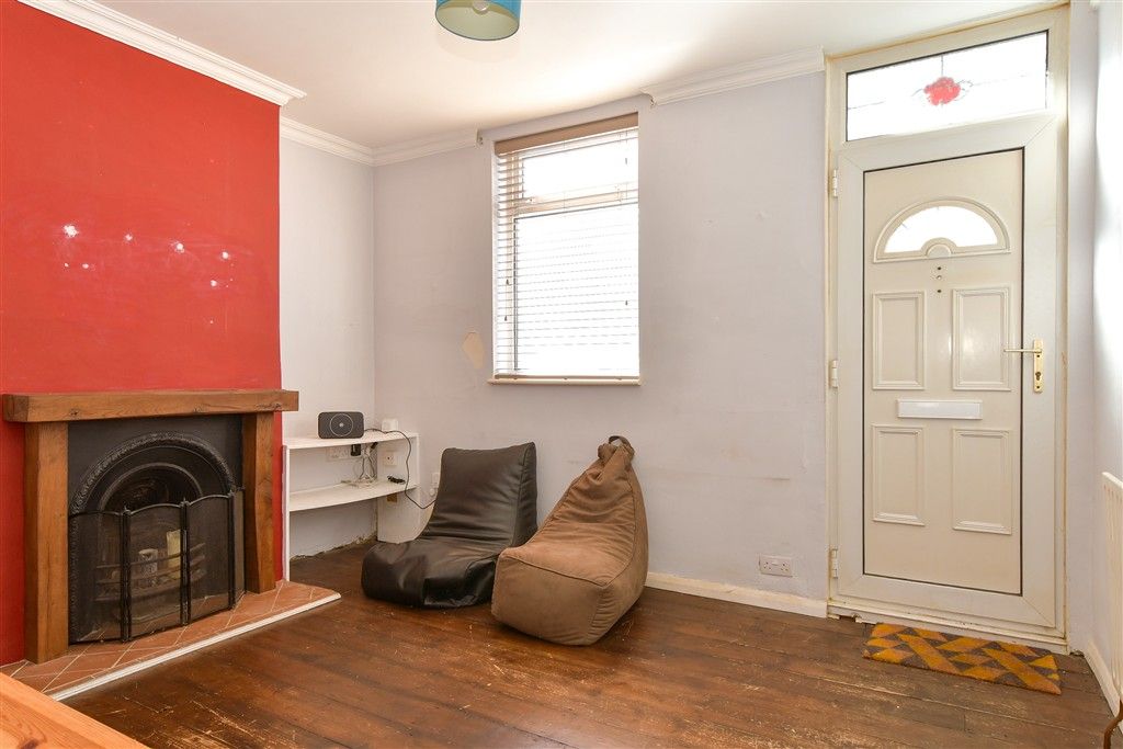 Property photo 3 of 12 Lounge