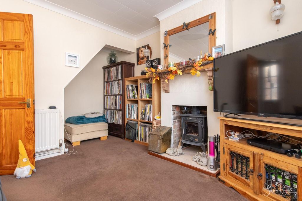 Property photo 3 of 17 Living Room