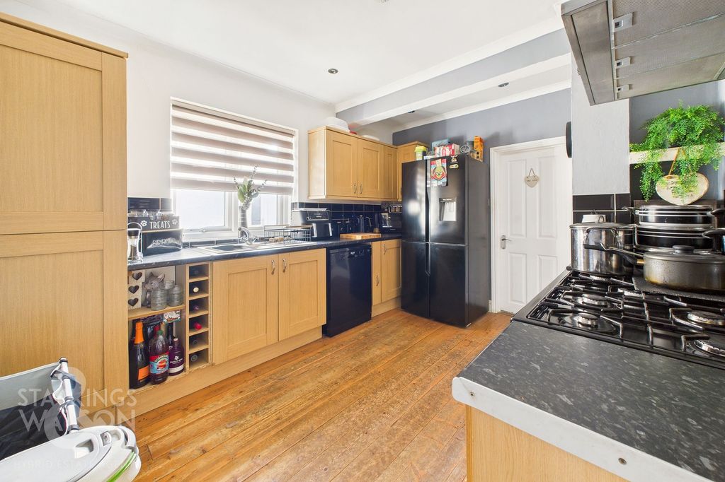 Property photo 3 of 22