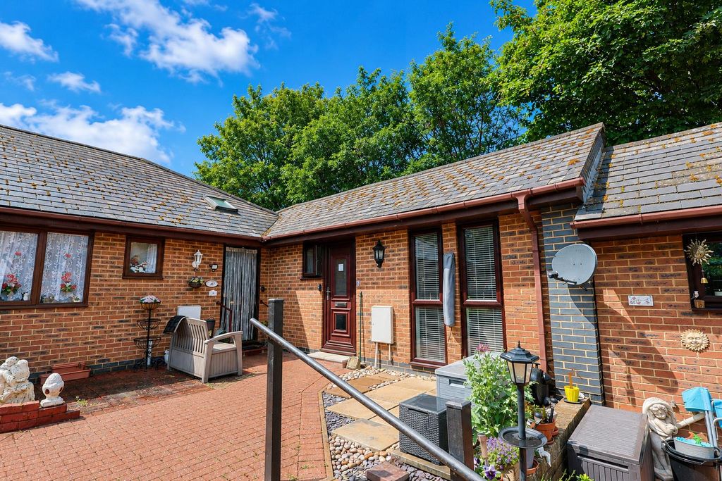 Property photo 1 of 8
