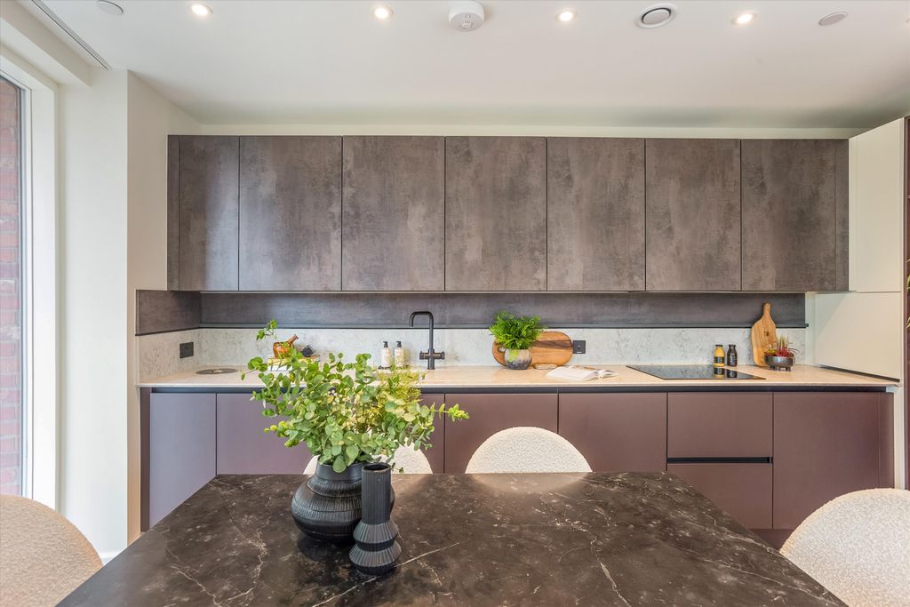 Property photo 2 of 12 Image