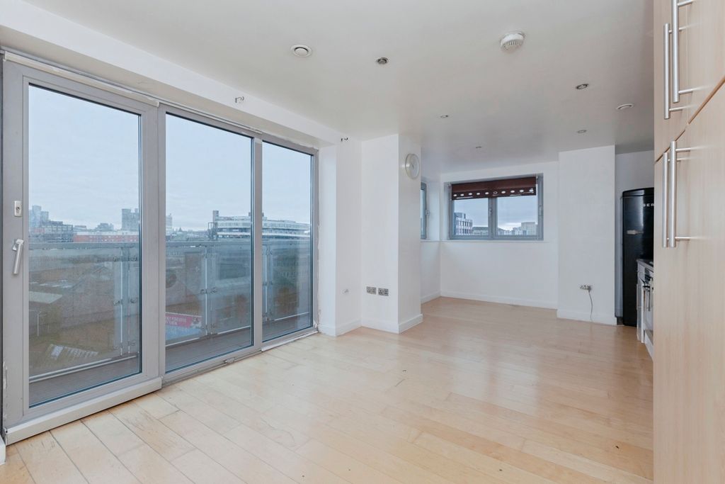 Property photo 2 of 12 Lounge