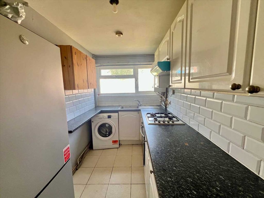 Property photo 3 of 7 Kitchen