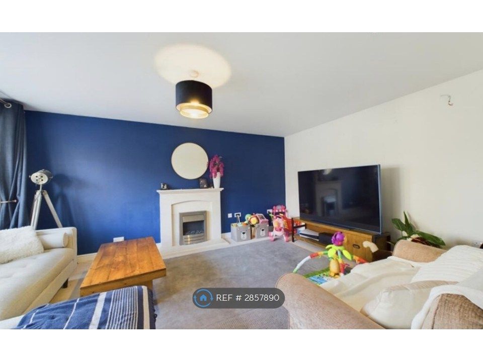 Property photo 2 of 32 Living Room