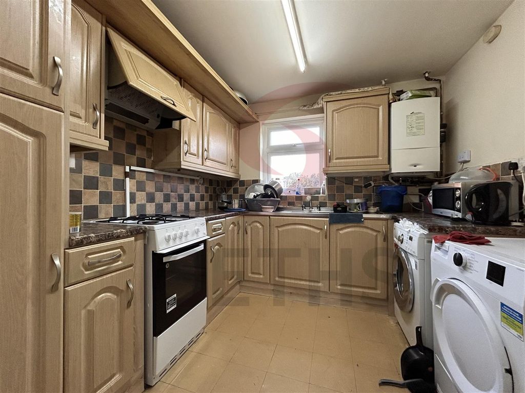 Property photo 2 of 18 Kitchen