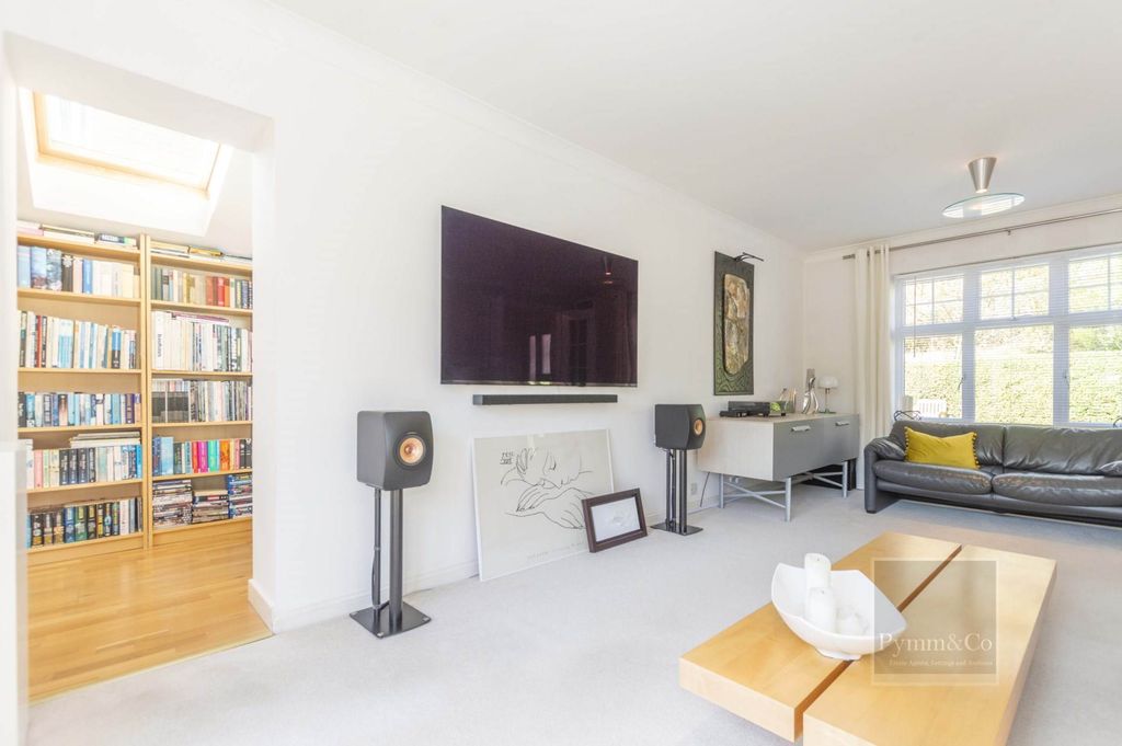 Property photo 3 of 26