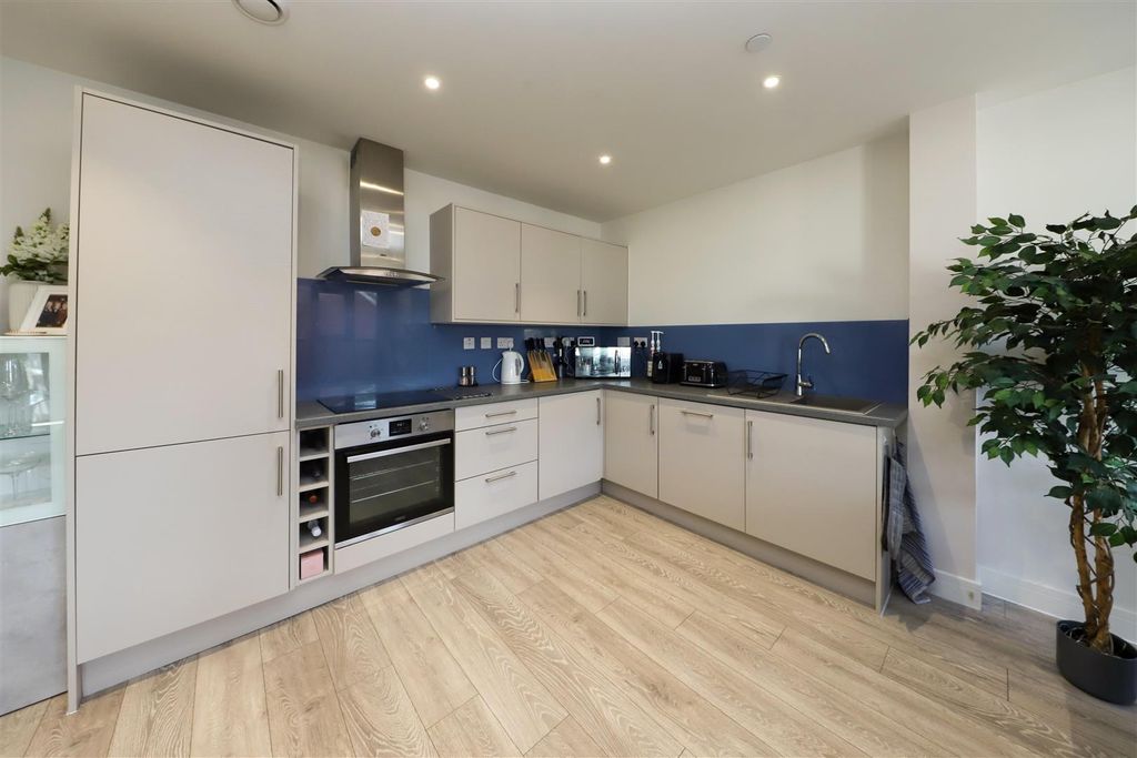 Property photo 3 of 15 Kitchen