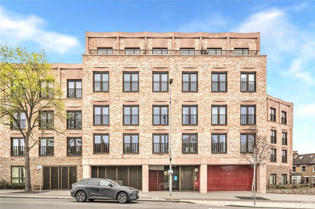 Property photo 1 of 18 Picture No. 12