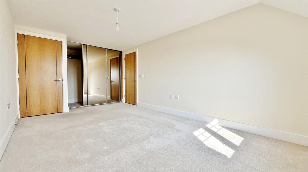Additional image 14 of 2 bed property for saleVictoria Gardens, Hadleigh Road, Frinton-On-Sea CO13