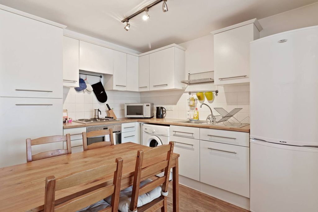 Property photo 2 of 24