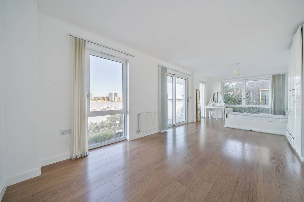 Property photo 2 of 26