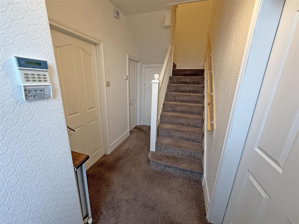 Property photo 3 of 11 Hall.Jpg