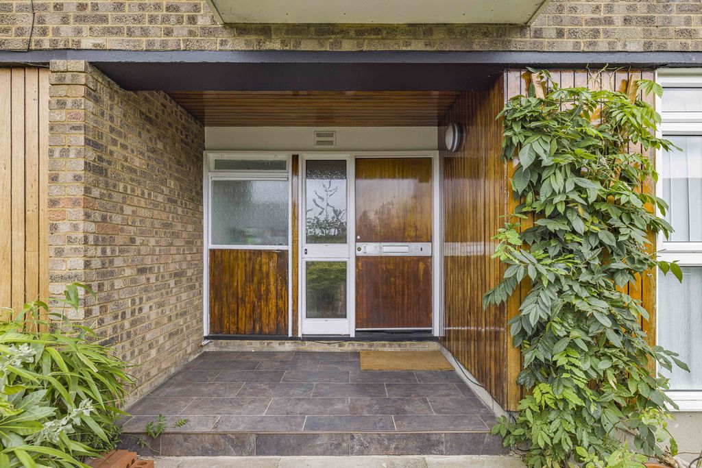 Property photo 2 of 31
