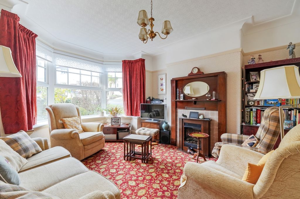 Property photo 2 of 28 Lounge