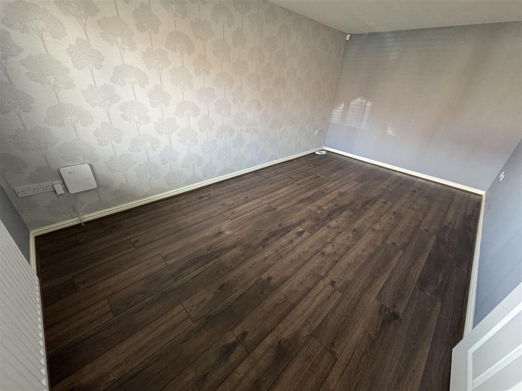 Property photo 2 of 13 Lounge
