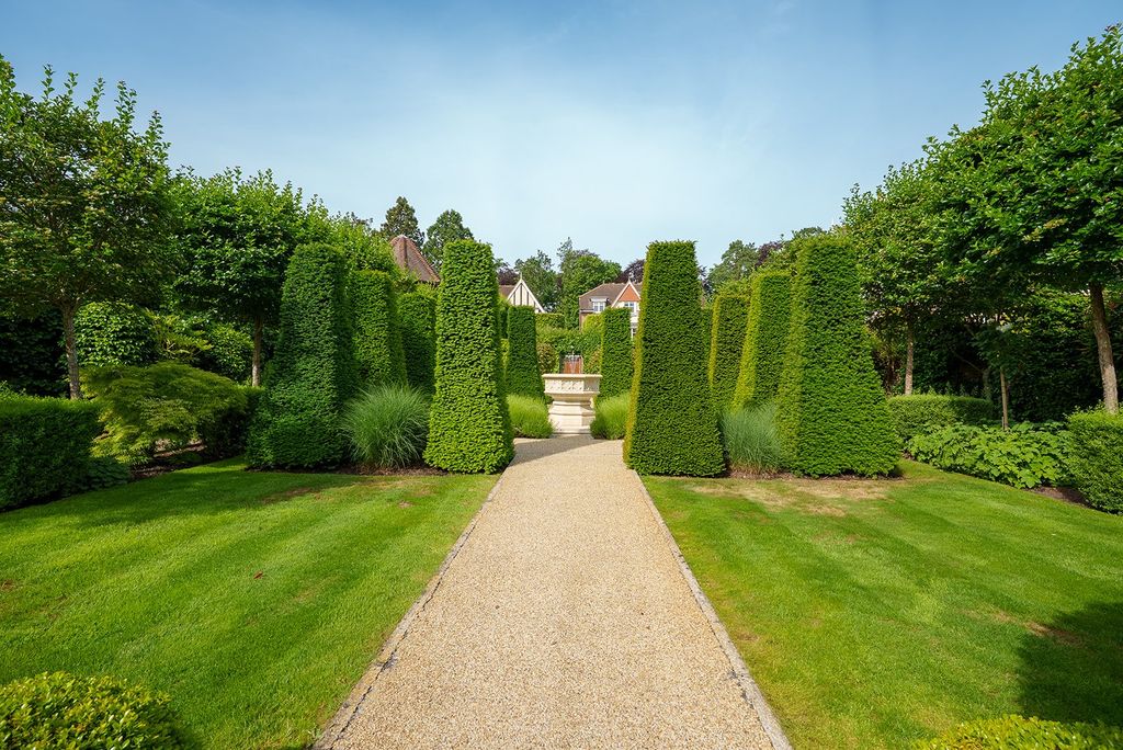 Additional image 23 of 3 bed flat for saleQueen Elizabeth Crescent, Beaconsfield, Buckinghamshire HP9