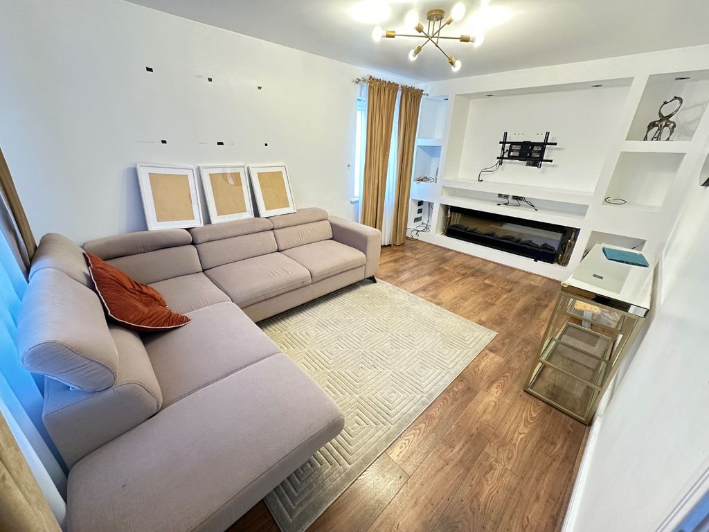 Property photo 2 of 9 4707662