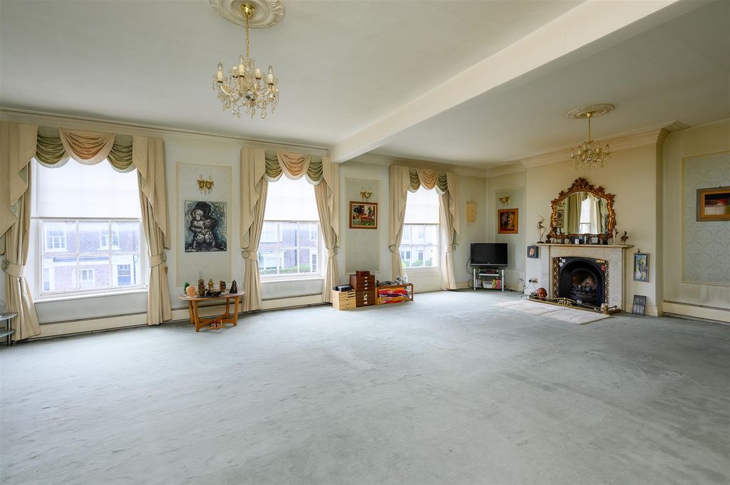 Property photo 3 of 21 Drawing Room