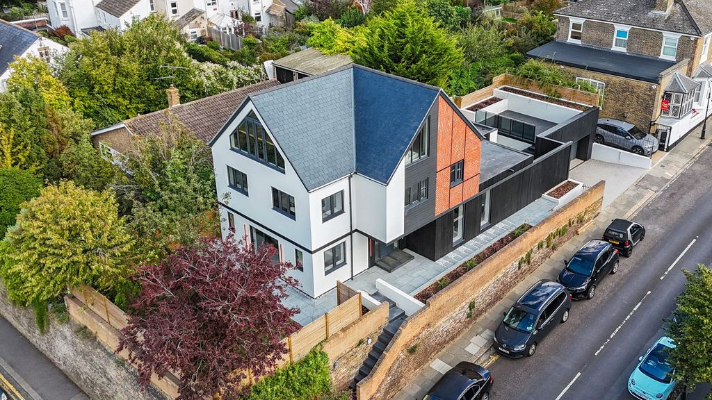Property photo 1 of 52