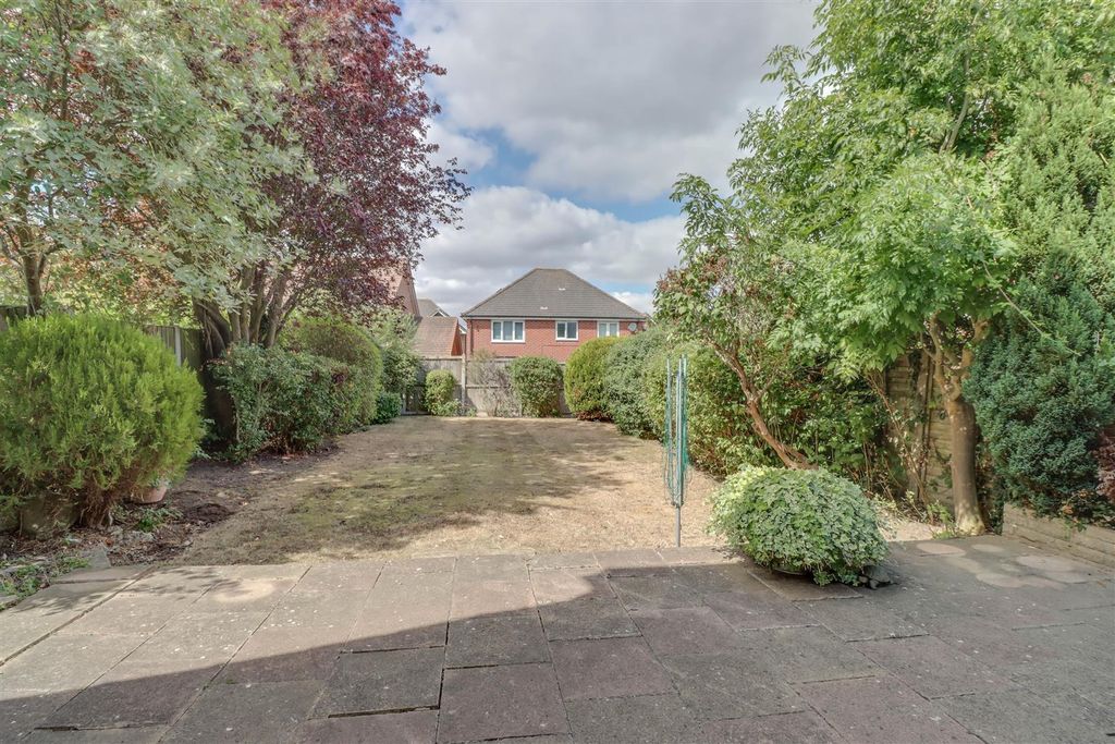 Property photo 3 of 18 25 Guernsey Gardens Inside-3.Jpg