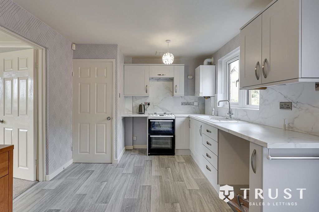 Property photo 2 of 33