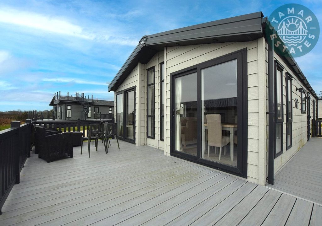 Property photo 3 of 13 External