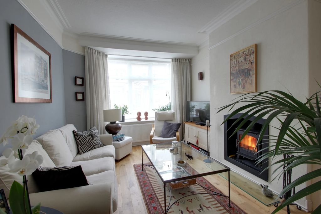Property photo 3 of 15 Ewemove Harrogate Living Room